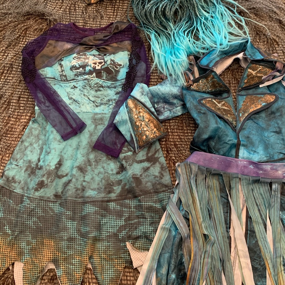 Uma Costume Halloween Decedents includes WIG